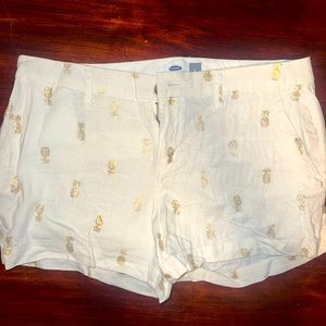🖤5/$10 Bundle white w/pineapple shorts